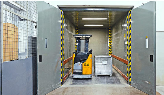1500mm Warehouse Freight Elevator 0.5m/s Stainless Steel 304