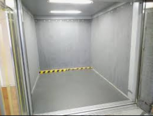 30kw Automatic Silver Cargo Elevator For Commercial Customized Size